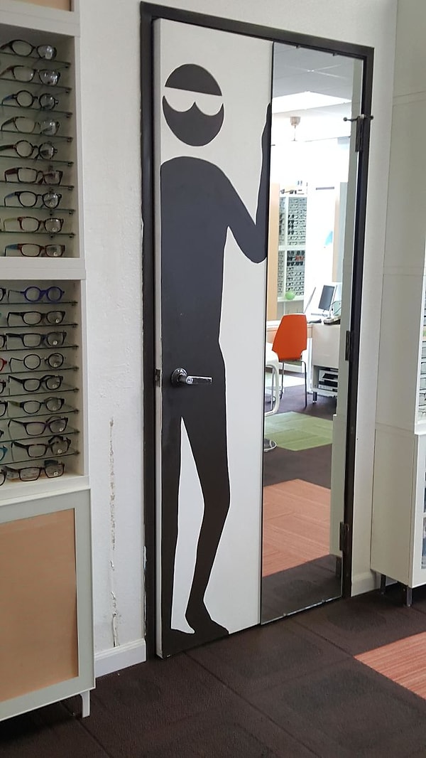 18. Не совсем удачная шутка с дверной ручкой 🤔