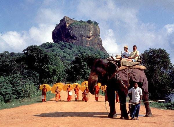 9. Sri Lanka’yı ziyaret eden turistler, eğer vücutlarında Buda dövmesi tespit edilirse sınırdışı ediliyor.
