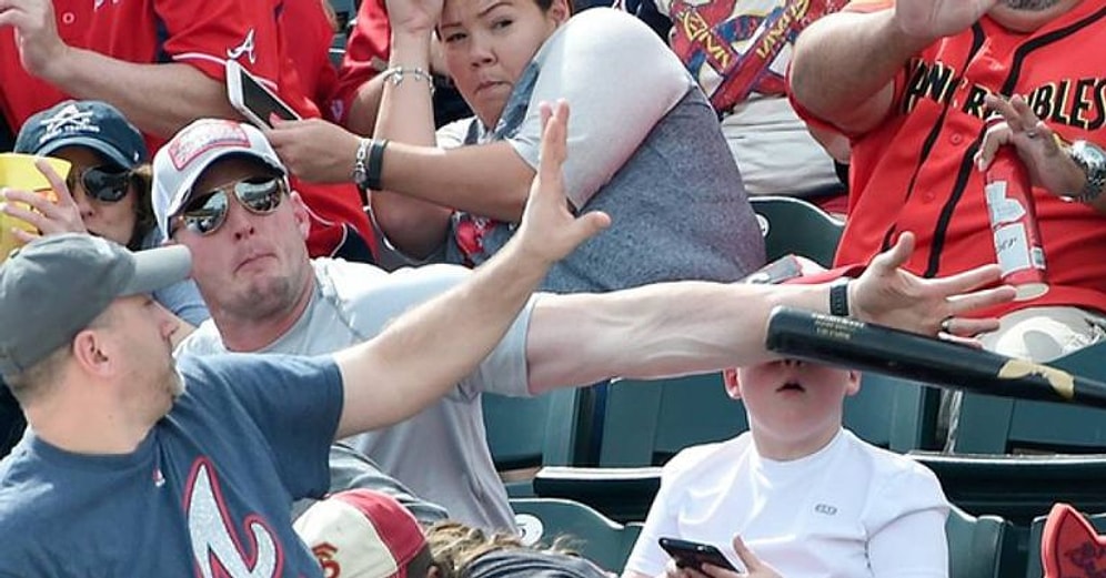 Muhteşem Refleksleri Sayesinde Çocuklarını Kazalardan Son Anda Kurtaran Babalar