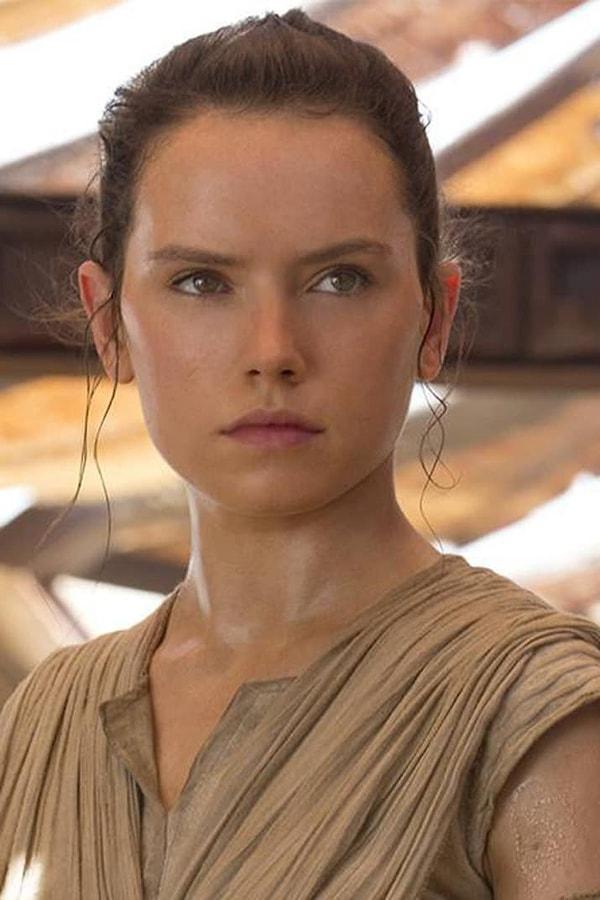 10. Star Wars: The Force Awakens filminde Rey karakteri için Billie Lourd
