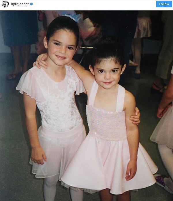 16. Кайли утверждает, что их заставляли позировать для этого снимка :)