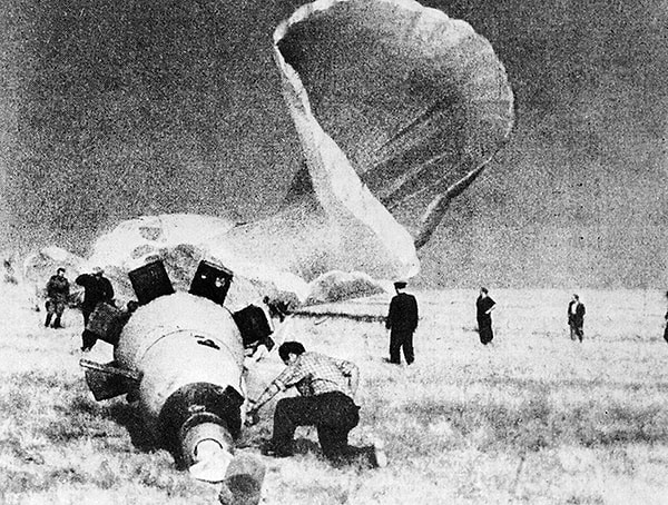 1. Какое животное первым побывало на орбите Земли, а затем успешно вернулось домой?