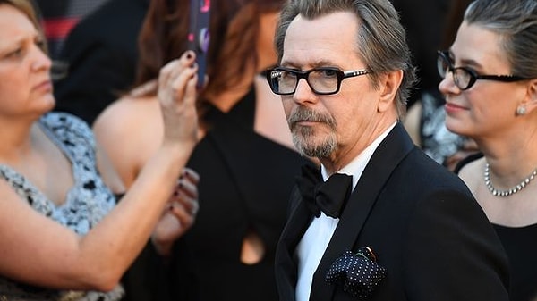 21. Лучшая мужская роль - Гари Олдман за фильм "Темные времена"