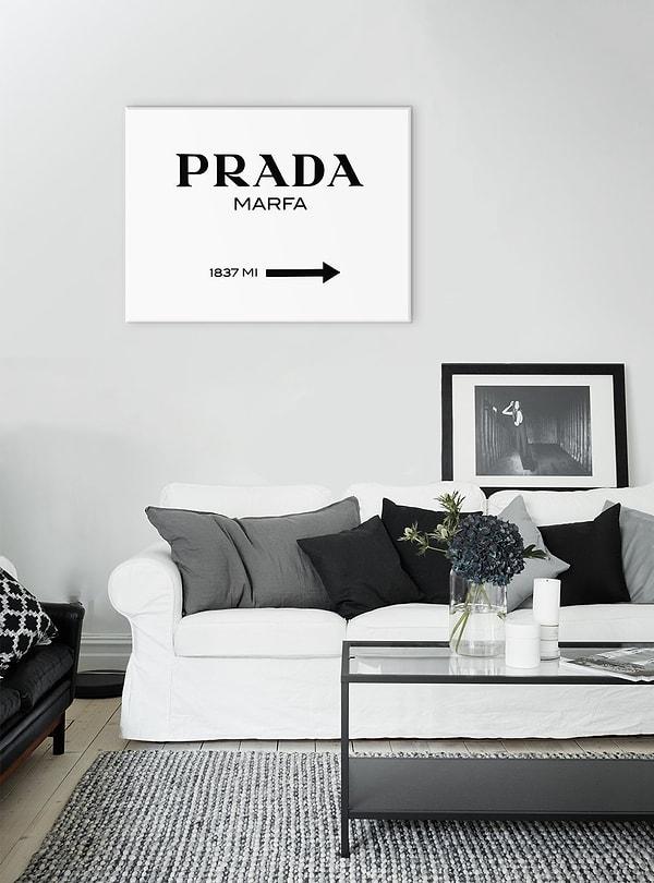 11. Tüm fenomenlerde gördüğünüz ve hiçbir yerde bulamadığınız başka bir ürün daha: Prada Marfa tabelası!