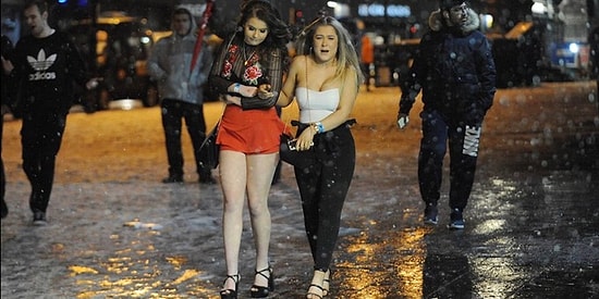 Самые отчаянные женщины в мире: 14 фото британок, щеголяющих по морозу в босоножках!