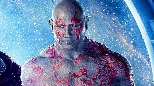 24. 'Guardians of the Galaxy Vol. 2'nin çekimlerinde Dave Bautista, Drax makyajından kurtulmak için saunaya giriyordu.