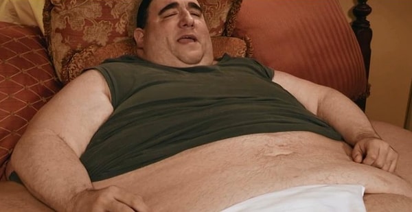 8. Доктора попытались постепенно отменить лекарства, но Роберт отказывался вставать, ходить и рвал на себе послеоперационные швы в попытках получить очередную дозу таблеток.