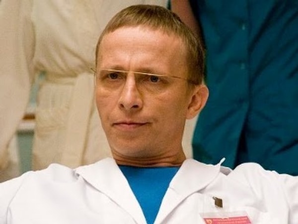 8. Мальчик идет по дороге вместе с доктором. Мальчик является сыном доктора, но доктор не отец этого мальчика. Кто же доктор?