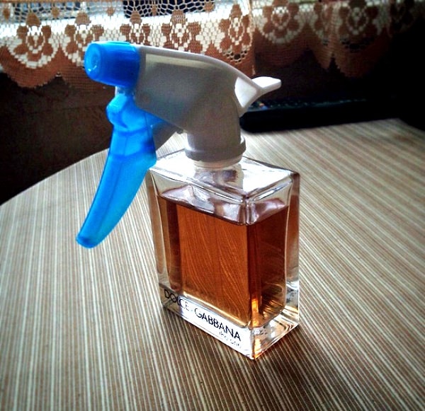 23. Когда ломается распылитель на любимом парфюме, не отчаивайтесь)