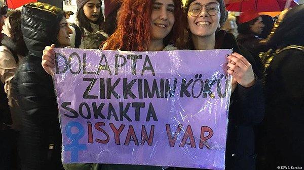 Oldukça renkli görüntülere sahne olan Taksim'den paylaşımları sizler için derledik 👇