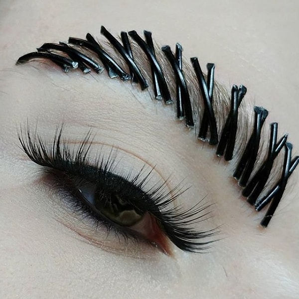 8. Вряд ли кто-то захочет включить такой тренд в свой повседневный макияж.