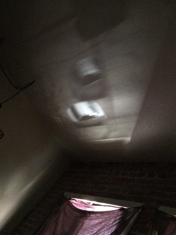 8. С помощью просвета в окне на потолке отображается то, что происходит внизу на улице