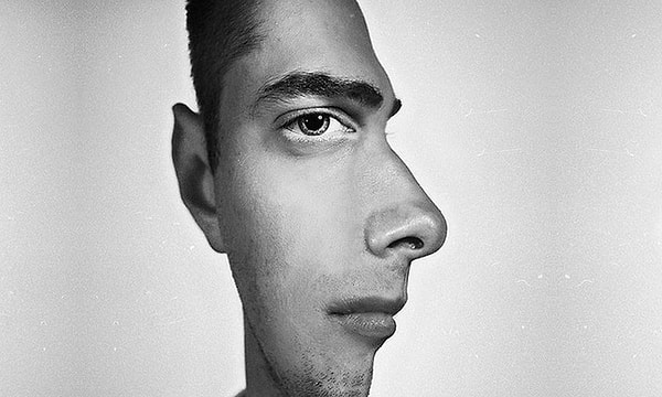 11. И последнее: вы видите мужчину в профиль или в анфас?