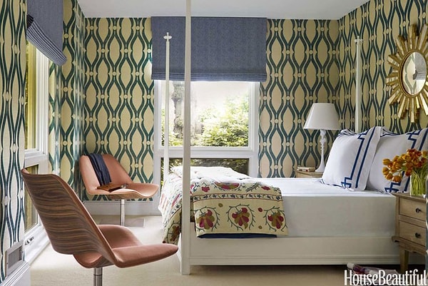 23. Спальня с успокаивающими желтым и зеленым оттенками для любителей геометрии.