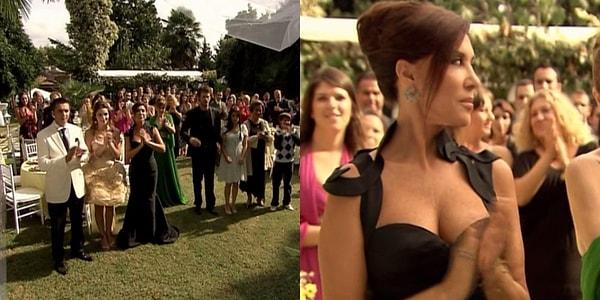Ve tabii ki Bihter ve Adnan'ın düğününde giydiği bu şahane siyah elbisesiyle müthiş ve zarif bir duruş sergiliyordu.