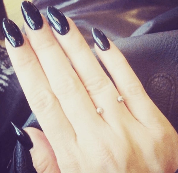 6. Дерматологи предупреждают, что пирсинг пальцев сопряжен с высоким риском.