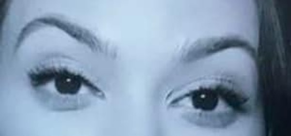 8. Какая дама скрыта на этом фото?