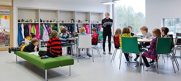 5. Finlandiya'daki okullarda, ders sırasında çocukların oturma zorunluluğu yok.