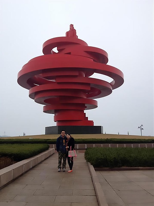 Самое смешное, что на этом совпадения не закончились. Оказалось, что когда-то они жили в одном и том же доме, но не были знакомы друг с другом.