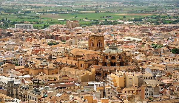 13. На территории какой из этих стран расположен город Гранада?