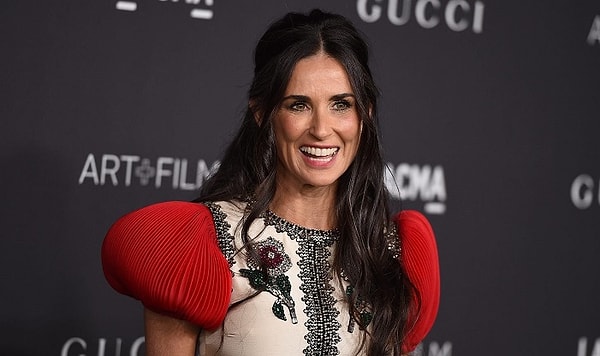 2. А Деми Мур?