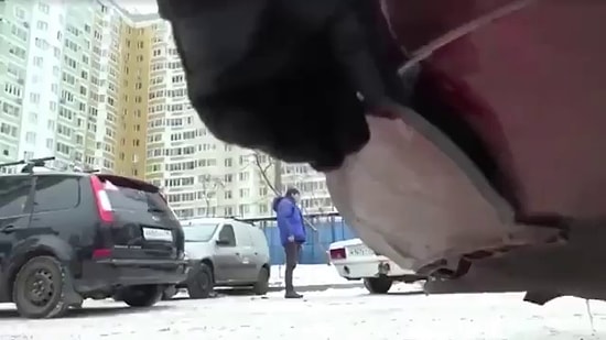 Yanlış Park Eden Araçları Spiralle Kesen Adam