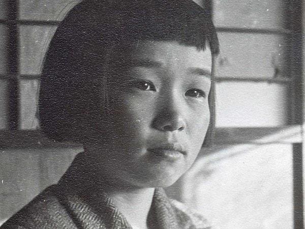 Binlerce çocuğun uzun yıllar devam edecek ve hayatlarını tepetaklak yapacak etkilerle karşılaştığı Hiroşima’da, iki yaşında küçük bir kız çocuğu yaşıyordu: Sadako Sasaki…