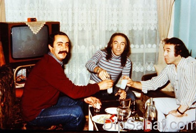 13. Erkin Koray'ın aşırı samimi sofrası.