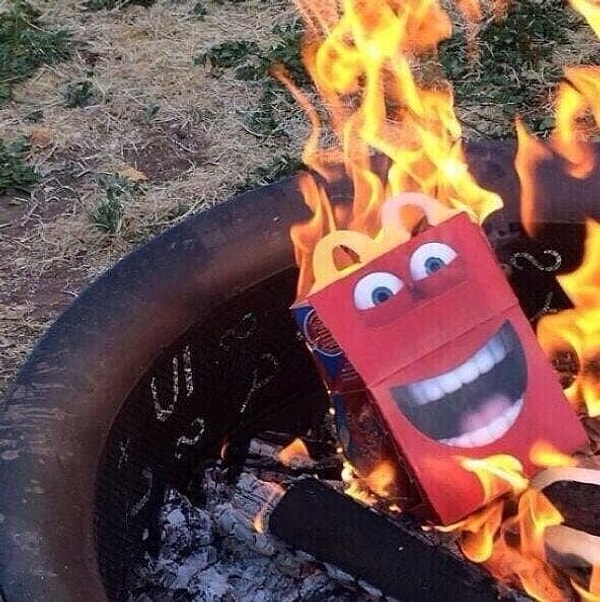 11. Сожжём на костре всю вредную еду 🍟