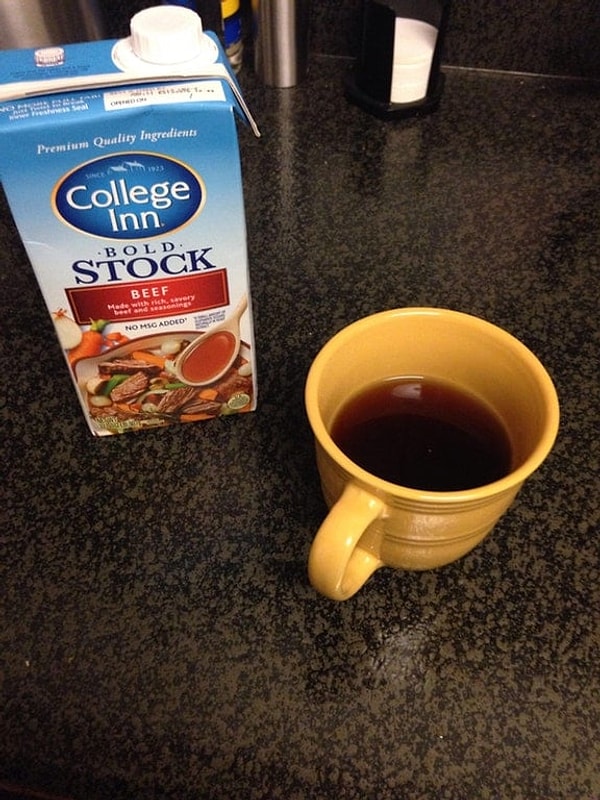 5. "Когда хотел добавить в кофе молока, но слишком поздно заметил, что это говяжий бульон..."