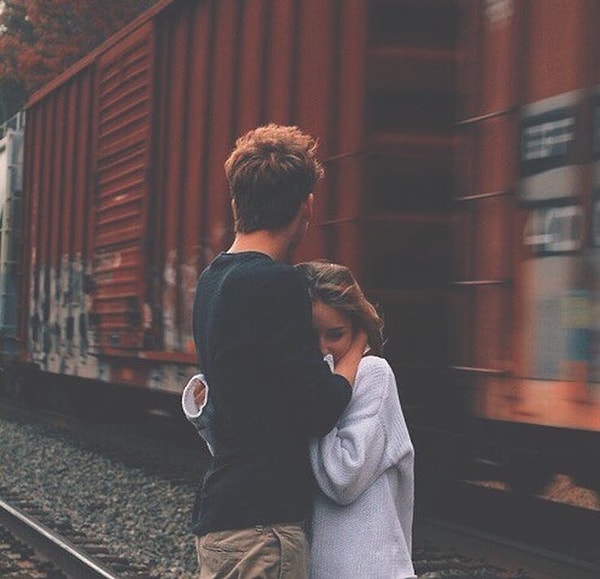 10. Он не делится своими чувствами