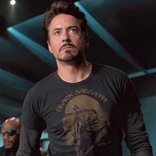 15. В "Мстителях" Тони Старк ходит в футболке с принтом группы "Black Sabbath", в репертуаре которой есть песня "Железный человек"