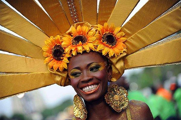 21. Haiti'nin başkenti Port-au-Prince'de Çiçek Festivali kraliçesi
