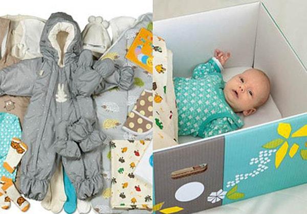 5. Finlandiya’da yaklaşık olarak seksen yıldır devlet tarafından hamile kadınlara ‘bebek kutusu’ veriliyor. Giysiler, battaniye ve bez gibi bir bebeğin ihtiyacı olan her şeyi içeren bu kutu aynı zamanda yatak olarak kullanılabiliyor.