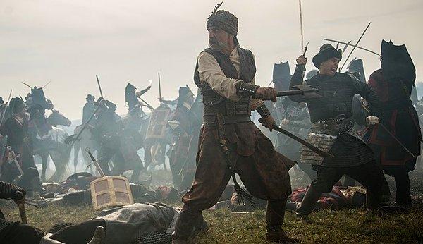 Marco Polo, Conan, Cengiz Han gibi yapımlara hizmet veren Avrupa'nın en önemli atlı aksiyon ekibi Nomad Stunt ile İstanbul Stunt ekibi; dövüş ve savaş sahnelerini birlikte gerçekleştirdi.