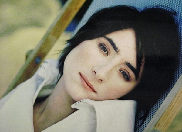 16. "Тихо спит моя любовь, закрывает окна на ночь. Дай ему ...