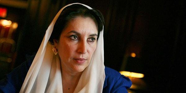 Pakistan Halk Partisi’nin başkanı ve eski devlet başkanı Zülfikar Ali Butto’nun kızı olan ve Karaçi’de dünyaya gelen Benazir Butto, Harvard ve Oxford’da eğitim gördü.