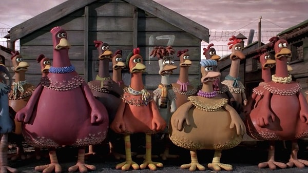 8. Оборки и бусы на курах из "Побега из курятника" нужны не только для красоты.