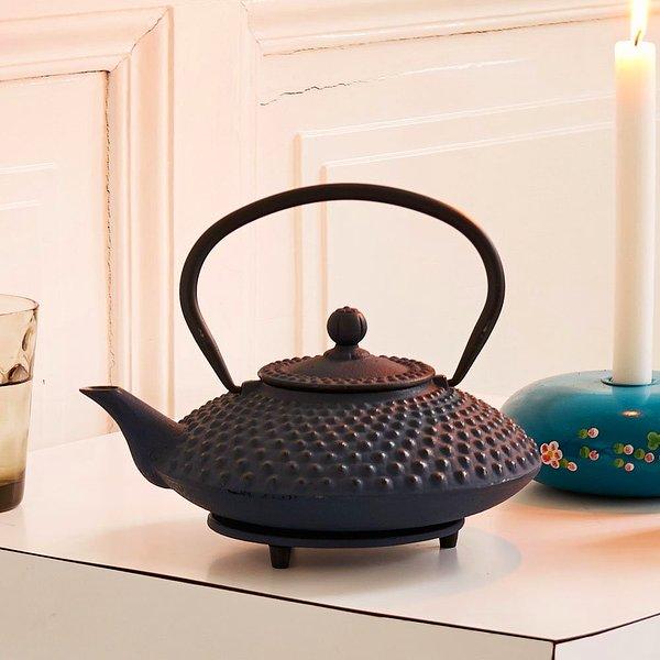2. Döküm demirden yapılmış Asya tipi çaydanlıkla Chai Tea zevkine farklı bir hava kat! Tasarımı ile evinin en güzel parçası bu olacak!
