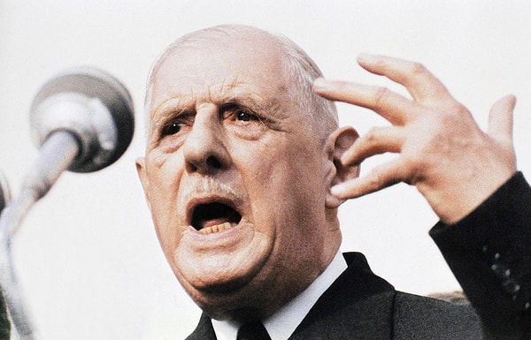 6. Бывший президент Франции Шарль де Голль говорил о русских так: «Русские люди никогда не будут счастливы, зная, что где-то творится ___________».