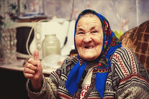 5. К любой представительнице женского пола обращаться "девушка"