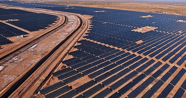 6. Hindistan dünyanın en büyük Güneş enerjisi santralini kuruyor.