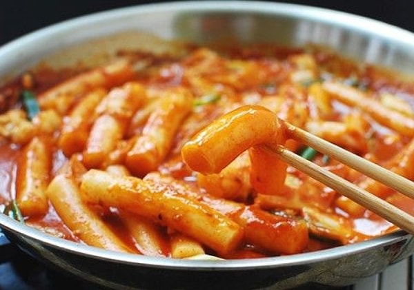 22. Токпокки (рисовые хлебцы в остром соусе)