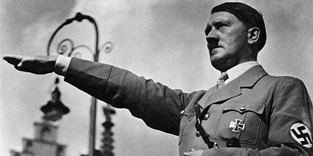 1933: Adolf Hitler Almanya şansölyesi oldu.