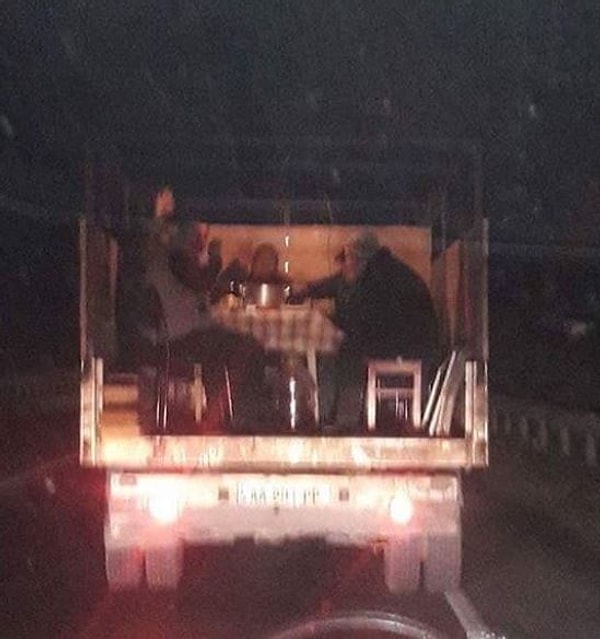 1. Пикник на обочине? Зачем? Можно ведь прямо в пути 👍