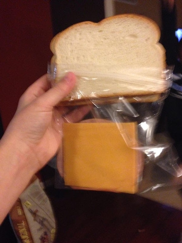 4. В этот раз вселенная против того, чтобы он ел этот бургер!