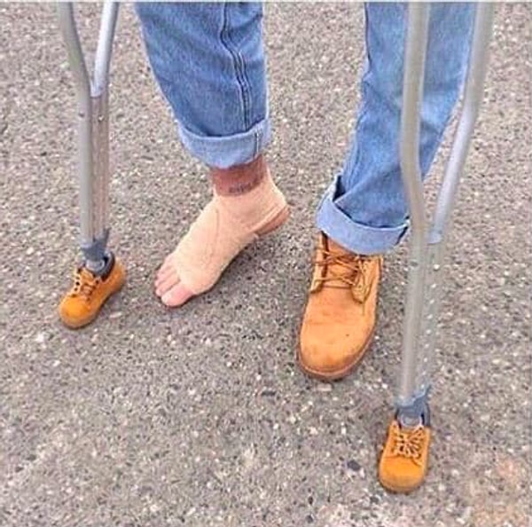 15. Когда хочется, чтобы ноги "дышали", но этикет не позволяет...