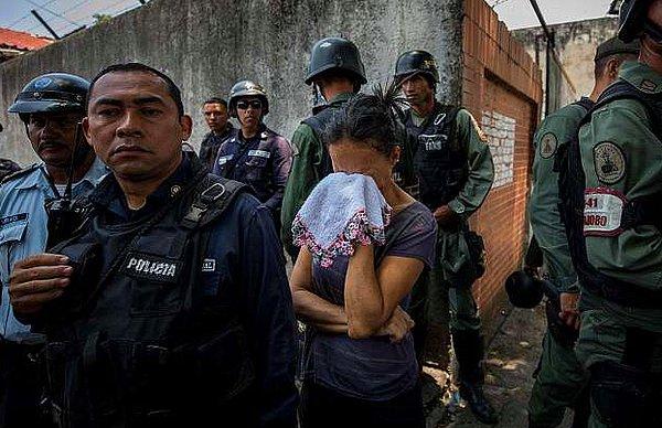 Venezuela polisi, yaptığı açıklamada yangının hücrelerden toplu kaçış girişimi sırasında "bilinçli" bir şekilde çıkarıldığını açıkladı.