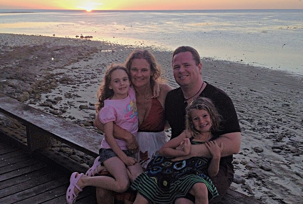 5. Так, по состоянию на 2013 год родители 50% норвежских детей состояли в фактическом браке, но не были женаты официально, 32% - состояли в официальном браке и лишь 18% не жили вместе.