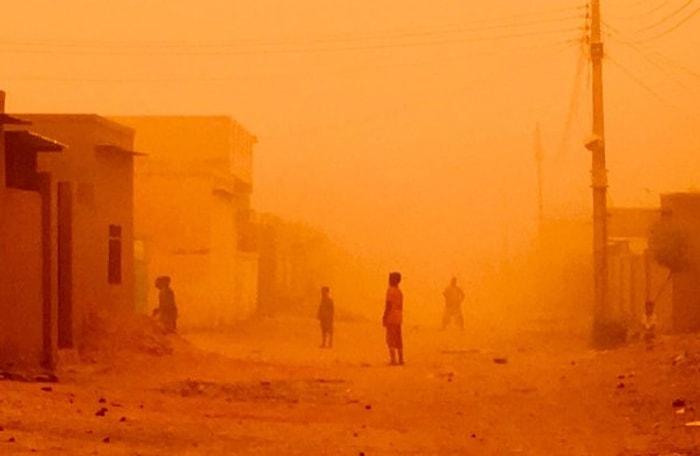Hollywood Filmi Gibi Görüntü: Sudan'da Bir Şehri Yutan Kum Fırtınasının Korkunç Görüntüsü
